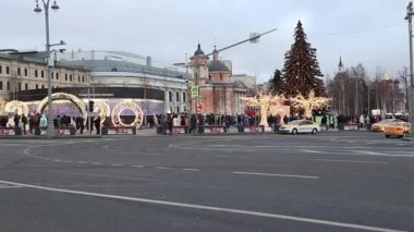 Moskova, Rusya - 3 Ocak 2020: Moskova, Rusya 'da Kızıl Meydan yakınlarında bulunan Zaryadye Parkı' ndaki Noel (Yeni Yıl Tatilleri) dekorasyonu. Moskova 'da Noel' e Yolculuk