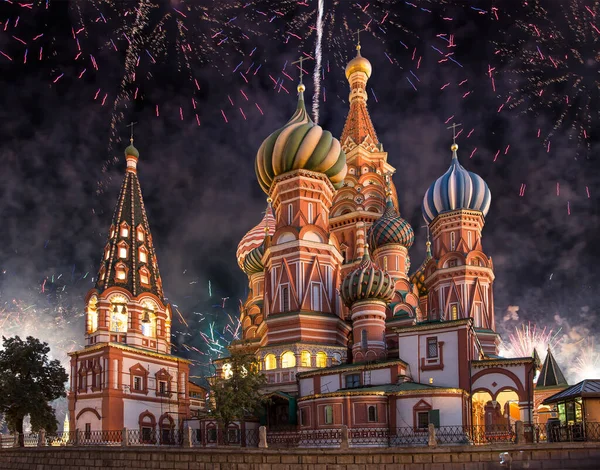 Catedral Intercesión Santísima Theotokos Foso Templo Basilio Bendito Fuegos Artificiales — Foto de Stock