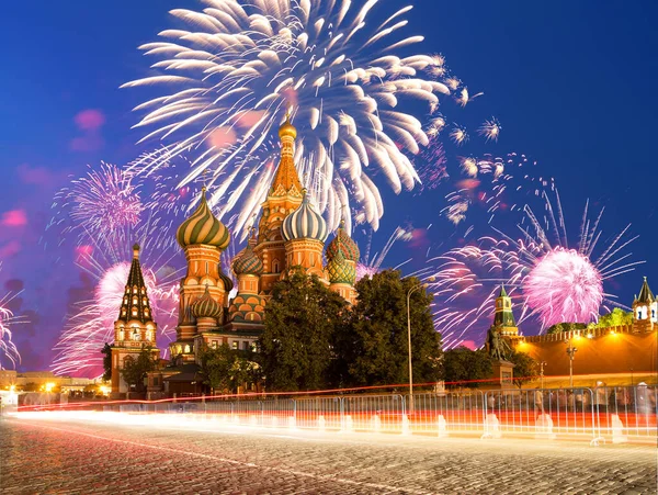 Catedral Intercesión Santísima Theotokos Foso Templo Basilio Bendito Fuegos Artificiales —  Fotos de Stock