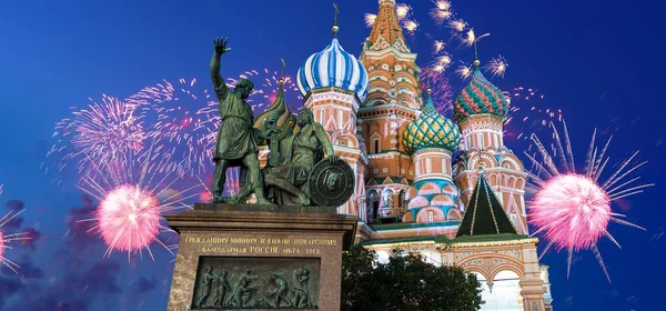 Catedral Intercesión Santísima Theotokos Foso Templo Basilio Bendito Fuegos Artificiales —  Fotos de Stock