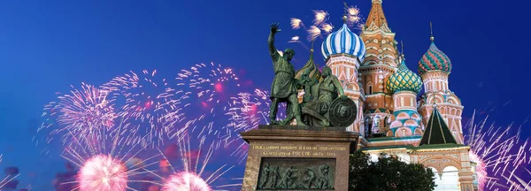 Catedral Intercesión Santísima Theotokos Foso Templo Basilio Bendito Fuegos Artificiales —  Fotos de Stock