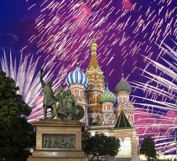 Catedral Intercesión Santísima Theotokos Foso Templo Basilio Bendito Fuegos Artificiales — Foto de Stock