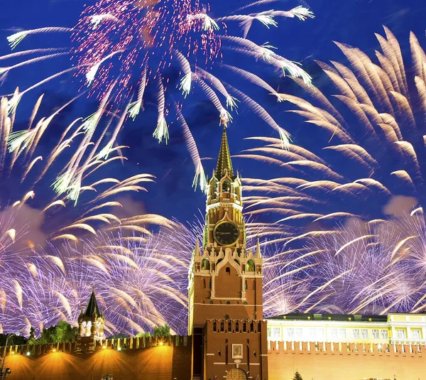 Torre Spasskaya Fogos Artifício Honra Celebração Dia Vitória Segunda Guerra — Fotografia de Stock