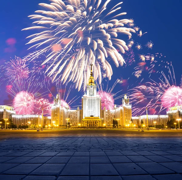 Lomonosov Universidad Estatal Moscú Edificio Principal Fuegos Artificiales Honor Celebración —  Fotos de Stock
