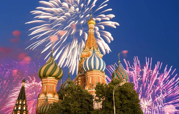 Catedral Intercesión Santísima Theotokos Foso Templo Basilio Bendito Fuegos Artificiales —  Fotos de Stock