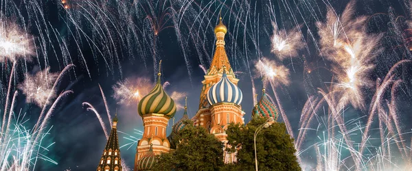 Catedral Intercesión Santísima Theotokos Foso Templo Basilio Bendito Fuegos Artificiales —  Fotos de Stock