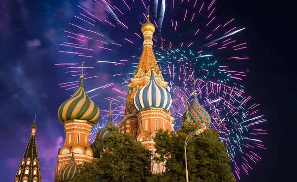 Catedral Intercesión Santísima Theotokos Foso Templo Basilio Bendito Fuegos Artificiales — Foto de Stock