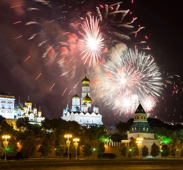 Moszkva Kreml Tűzijáték Győzelem Napi Ünneplés Tiszteletére Wwii Vörös Tér — Stock Fotó