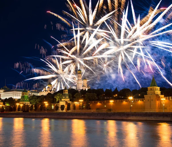 莫斯科克里姆林宫和烟花庆祝胜利日 Wwii 莫斯科 俄罗斯 莫斯科最受欢迎的观点 — 图库照片