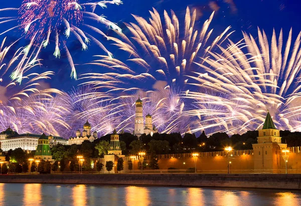 Moscú Kremlin Fuegos Artificiales Honor Celebración Del Día Victoria Segunda —  Fotos de Stock