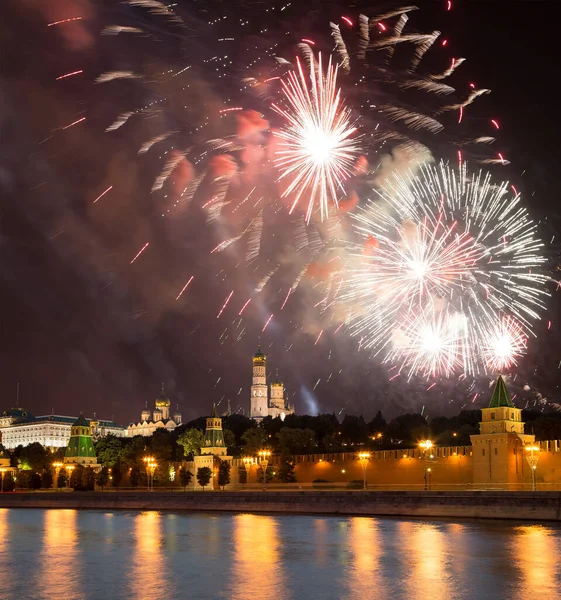 Moscú Kremlin Fuegos Artificiales Honor Celebración Del Día Victoria Segunda —  Fotos de Stock