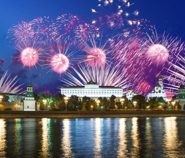 Moscú Kremlin Fuegos Artificiales Honor Celebración Del Día Victoria Segunda —  Fotos de Stock