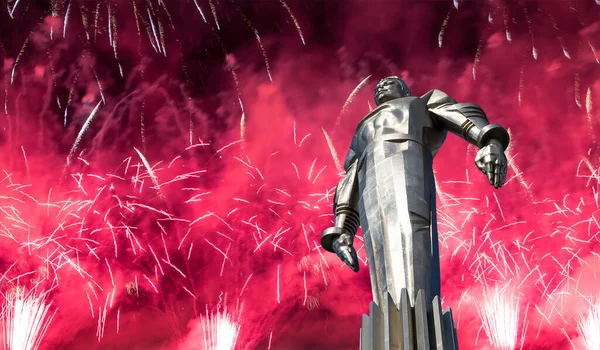 Fireworks Monument Yuri Gagarin Meter High Pedestal Statue First Person — Stock Photo, Image