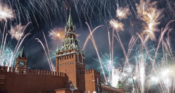 Torre Spasskaya Fuegos Artificiales Honor Celebración Del Día Victoria Segunda Fotos de stock