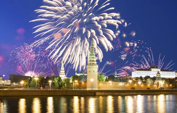 Moscú Kremlin Fuegos Artificiales Honor Celebración Del Día Victoria Segunda —  Fotos de Stock