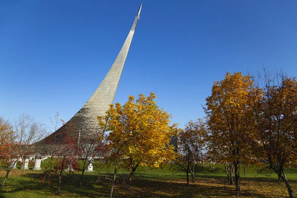 Moscow Russia Oktober 2019 Veroveraars Van Het Ruimtemonument Het Park — Stockfoto