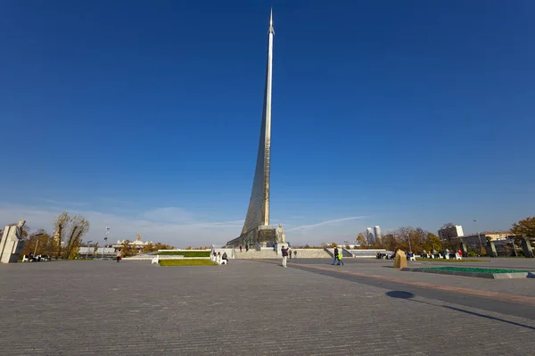 Moscow Russia Οκτωβριοσ 2019 Κατακτητές Του Διαστημικού Μνημείου Στο Εξωτερικό — Φωτογραφία Αρχείου