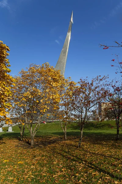 Moscow Russia Oktober 2019 Veroveraars Van Het Ruimtemonument Het Park — Stockfoto