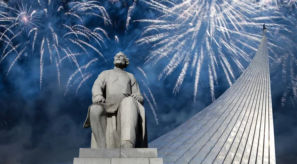 Moscú Rusia Mayo 2019 Una Estatua Konstantin Tsiolkovsky Conquistadores Del — Foto de Stock