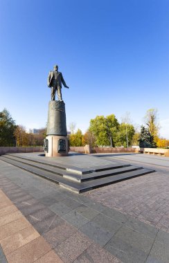 MOSCOW, RUSSIA - 17 Ekim 2019: VDNK sergi merkezi yakınlarındaki Kozmonotlar Müzesi 'nin parkındaki Uzay Anıtı Fatihleri, Rusya        