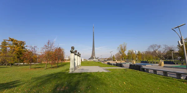 モスクワ ロシア 10月17 2019 Vdnk展示センター モスクワ ロシアの近くの宇宙博物館の屋外公園の宇宙記念碑の征服者 — ストック写真