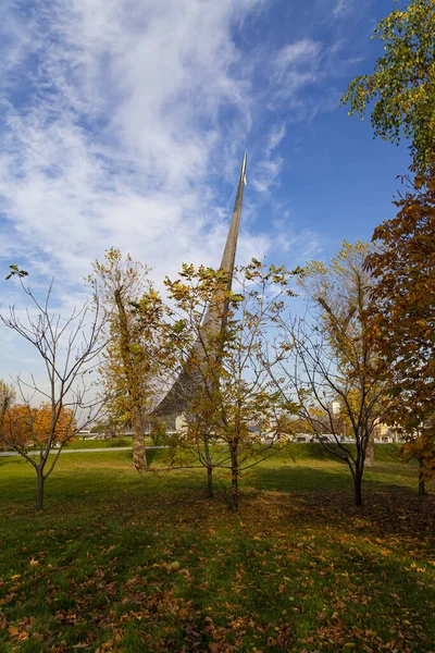 モスクワ ロシア 10月17 2019 Vdnk展示センター モスクワ ロシアの近くの宇宙博物館の屋外公園の宇宙記念碑の征服者 — ストック写真