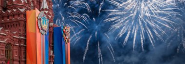 MOSCOW, RUSSIA - Mayıs 09 2019: Devlet Tarihi Müzesi ve Zafer Günü kutlamaları (2. Dünya Savaşı), Kızıl Meydan, Moskova, Rusya onuruna havai fişekler. Rusçadan İngilizce çevirisi: SSCB, Zafer. Vatansever savaş