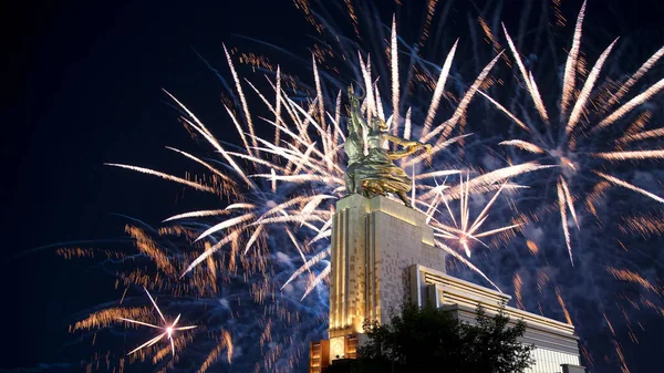 Moscú Rusia Mayo 2019 Monumento Soviético Rabochiy Kolkhoznitsa Obrero Koljóz — Foto de Stock