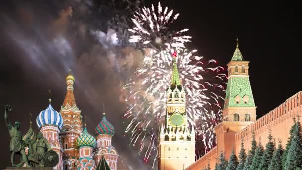 Moskow Kremlin Dan Kembang Api Untuk Menghormati Perayaan Hari Kemenangan — Stok Video