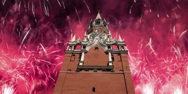 Zafer Bayramı (Wwii), Kızıl Meydan, Moskova, Rusya şerefine Spasskaya Kulesi ve havai fişekler   