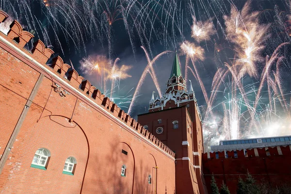 Menara Troitskaya Trinity Dan Kembang Api Untuk Menghormati Perayaan Hari — Stok Foto