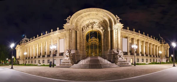 PARIS, FRANCE, 08 Mayıs 2012: The Petit Palais (Küçük Saray) Fransa 'nın başkenti Paris' te bir müzedir.