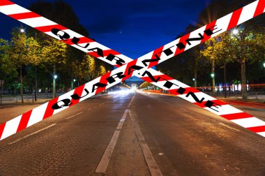 Paris, Fransa 'da Coronavirus. Karantina işareti. COVID salgını ve Avrupa 'ya seyahat kavramı. Gece Champs-Elysees Bulvarı
