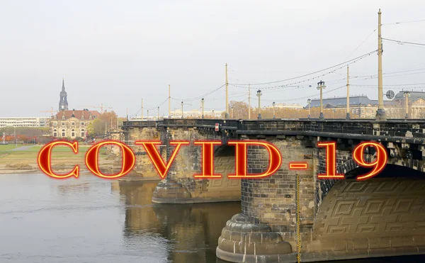 Dresden Almanya Coronavirus Elbe Nehri Üzerindeki Köprü Manzarası Covid Işareti — Stok fotoğraf