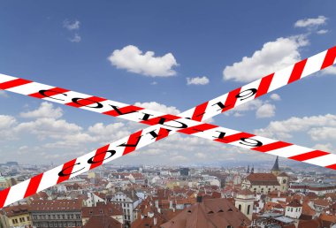 Prag 'da Coronavirus, Çek Cumhuriyeti. Prag 'ın yukarıdan görünüşü. Covid-19 işareti. COVID salgını kavramı ve Avrupa 'da seyahat.