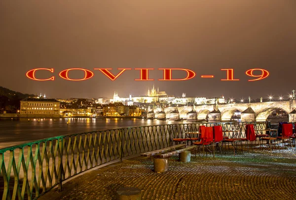 Coronavirus Prag Tjeckien Bankering Floden Moldau Nära Karlsbron Natt Covid — Stockfoto