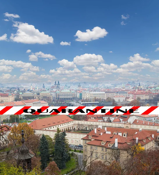 Coronavirus Prag Tschechien Stadtbild Von Prag Von Oben Quarantäne Zeichen — Stockfoto