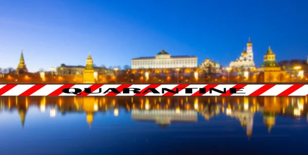 Coronavirus Moskau Russland Nachtansicht Des Kremls Quarantäne Zeichen Auf Verschwommenem — Stockfoto
