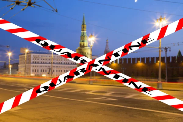 Coronavirus Moskau Russland Nachtansicht Des Kremls Quarantäne Zeichen Auf Verschwommenem — Stockfoto