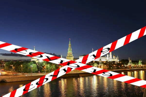 러시아 모스크바의 코로나 바이러스입니다 크렘린의 Covid Sign 폐쇄성 폐질환 여행에 — 스톡 사진