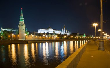 Kremlin, Rusya, Moskova 'nın gece manzarası.   
