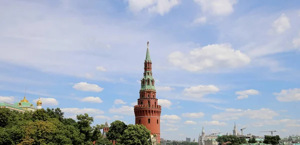 在阳光灿烂的日子里看到莫斯科克里姆林宫 俄罗斯 莫斯科建筑和地标 莫斯科城市景观 — 图库照片