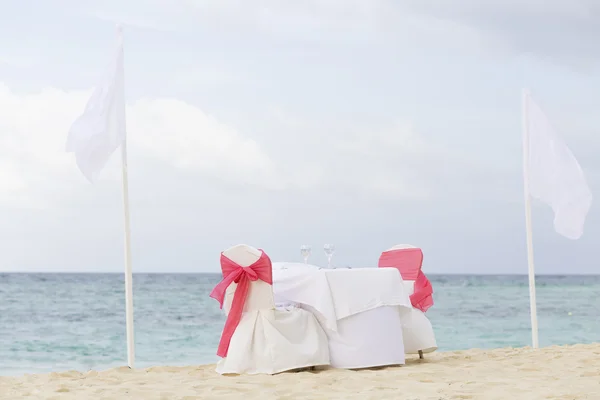 Romantic Table for Two on the Beach — Stock Photo, Image