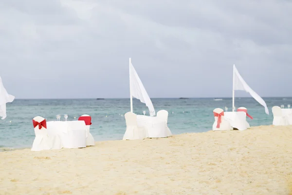 Romantic Table for Two on the Beach — Stock Photo, Image