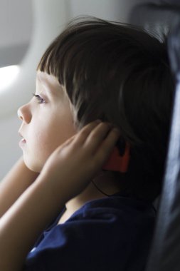 Web'den müzik mutlu çocuk