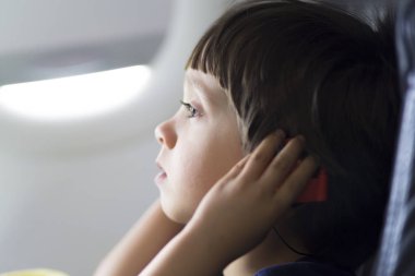 Web'den müzik mutlu çocuk