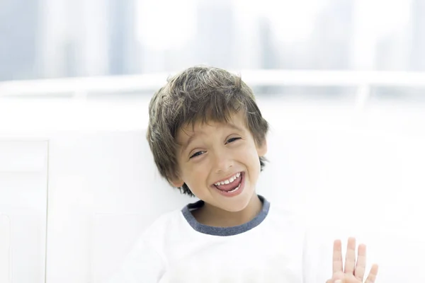 Verano, niño feliz sonriendo — Foto de Stock