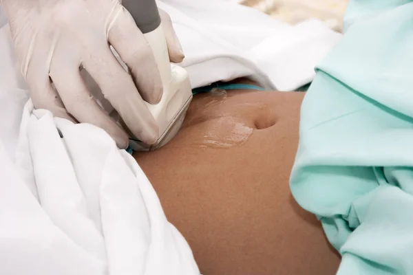 Skenování Žaludku Těhotná Žena — Stock fotografie