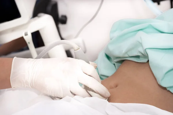 Skanowanie Żołądka Ciąży Kobiety — Zdjęcie stockowe