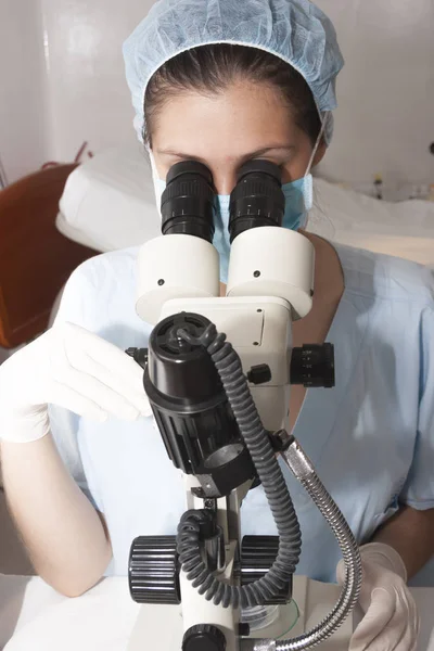 Medical Professional Looking Microscope — Stock Photo, Image